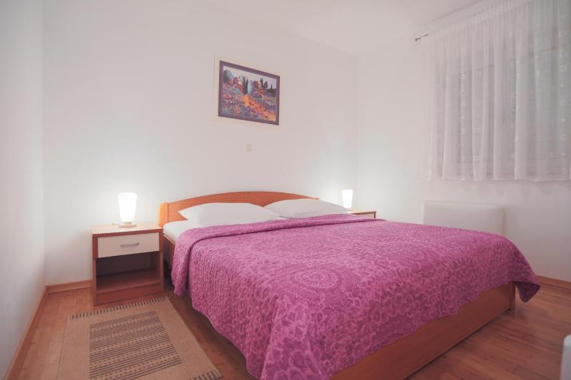 One-Bedroom Apartment with Balcony and Sea View image 4