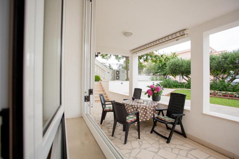 One-Bedroom Apartment with Terrace image 3