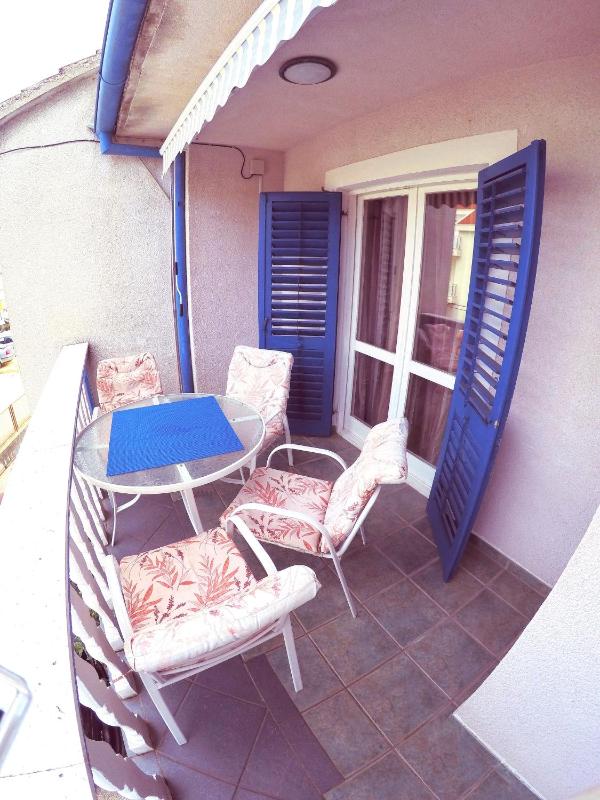 Two-Bedroom Apartment with Terrace and Sea View image 3