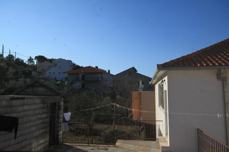 Three-Bedroom Apartment with Terrace and Sea View image 3