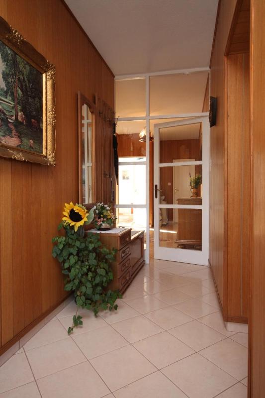 Three-Bedroom Apartment with Terrace and Sea View image 2