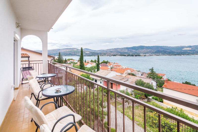 Two-Bedroom Apartment with Balcony and Sea View image 4