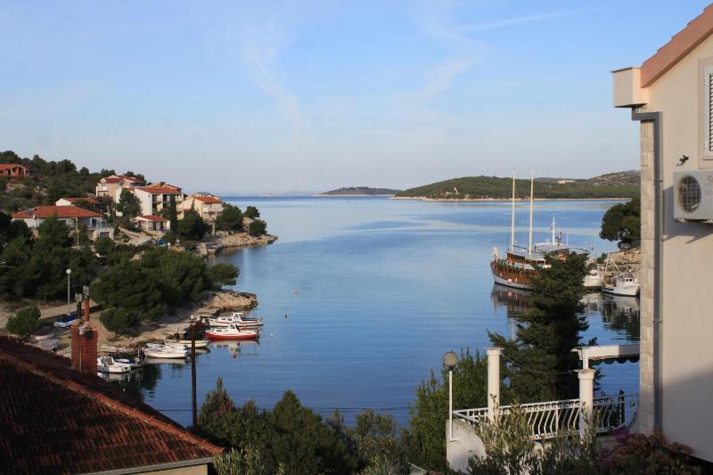 Seaside holiday house Razanj Rogoznica - 7514 - image 6