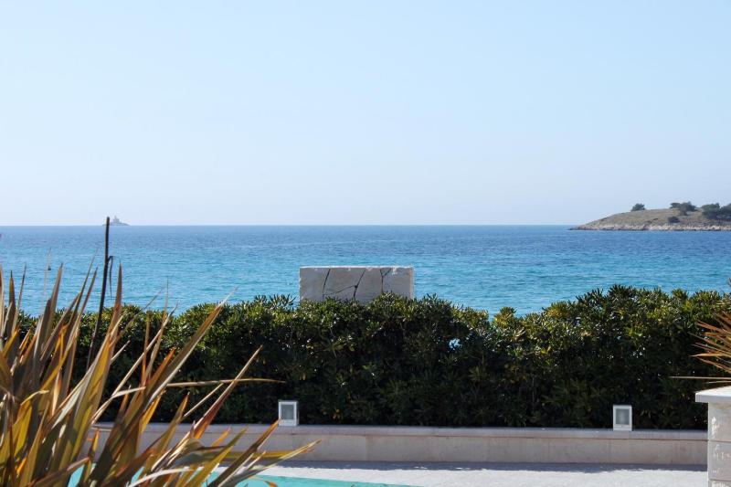 One-Bedroom Apartment with Terrace and Sea View image 3