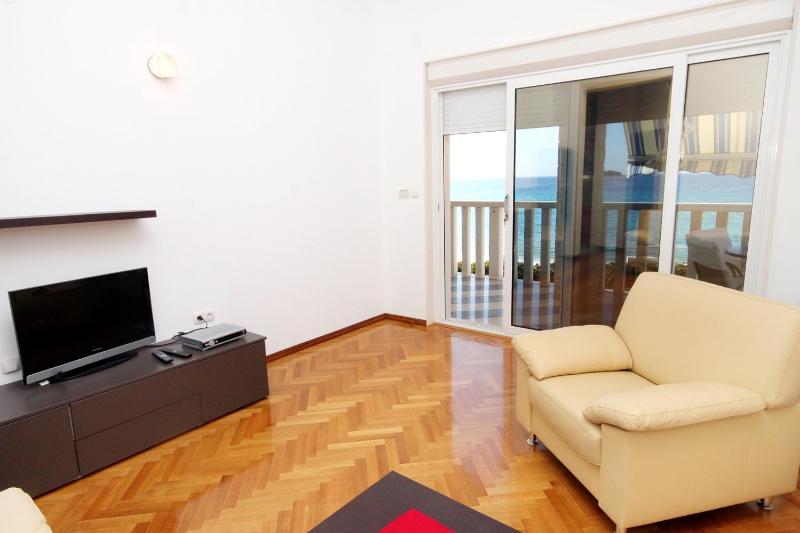 One-Bedroom Apartment with Terrace and Sea View image 1