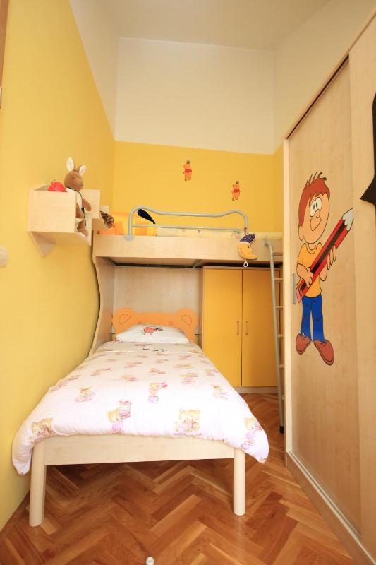 Apartments by the sea Omis - 7577 - image 5