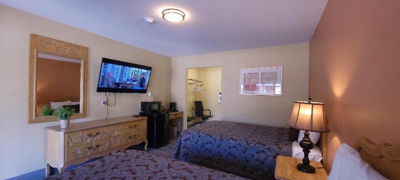 Double Room with Two Double Beds - Non-Smoking image 4