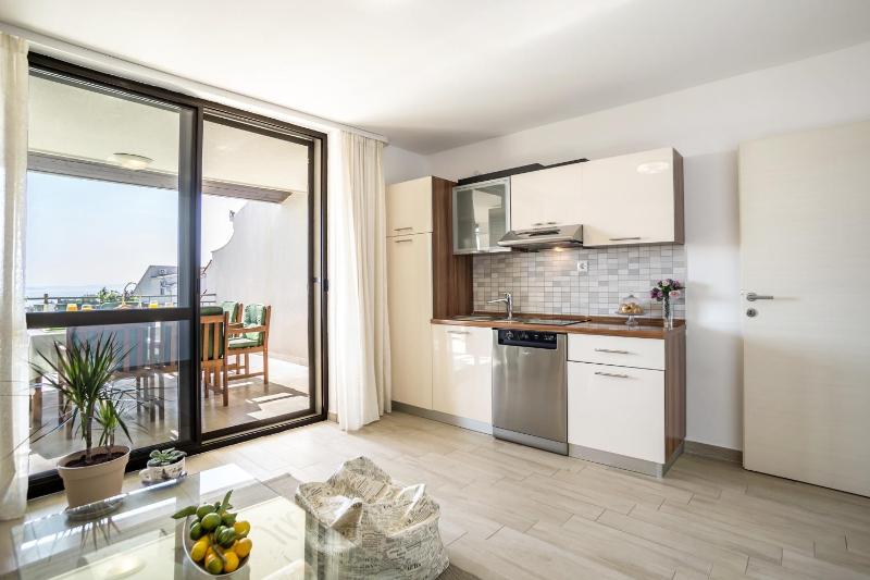 Family-friendly apartments with swimming pool Podstrana Split - 7539 - image 17