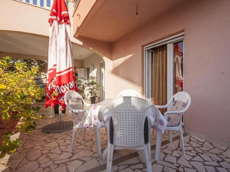 One-Bedroom Apartment with Terrace image 3