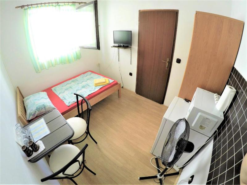 Double Room image 3