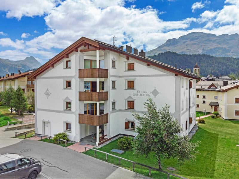 Apartment with Mountain View image 1