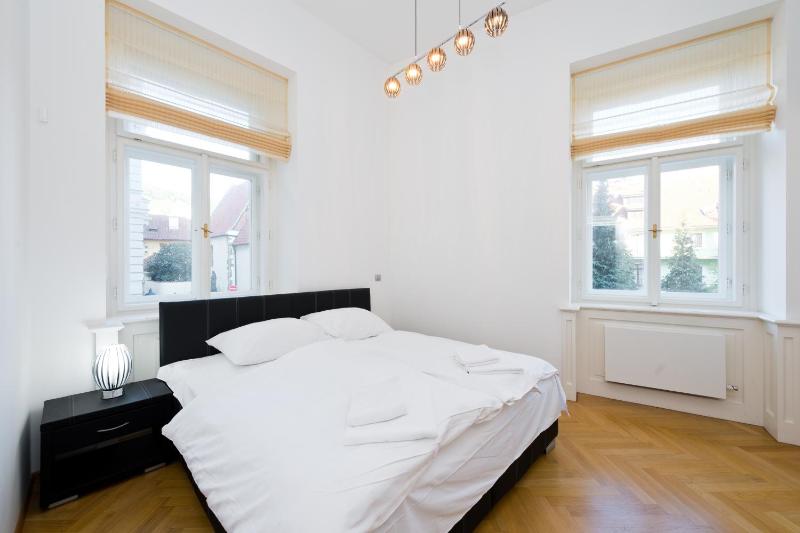 One-Bedroom Apartment image 1