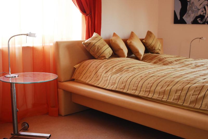Double Room image 3