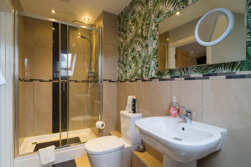 Double Room with Private Bathroom image 4