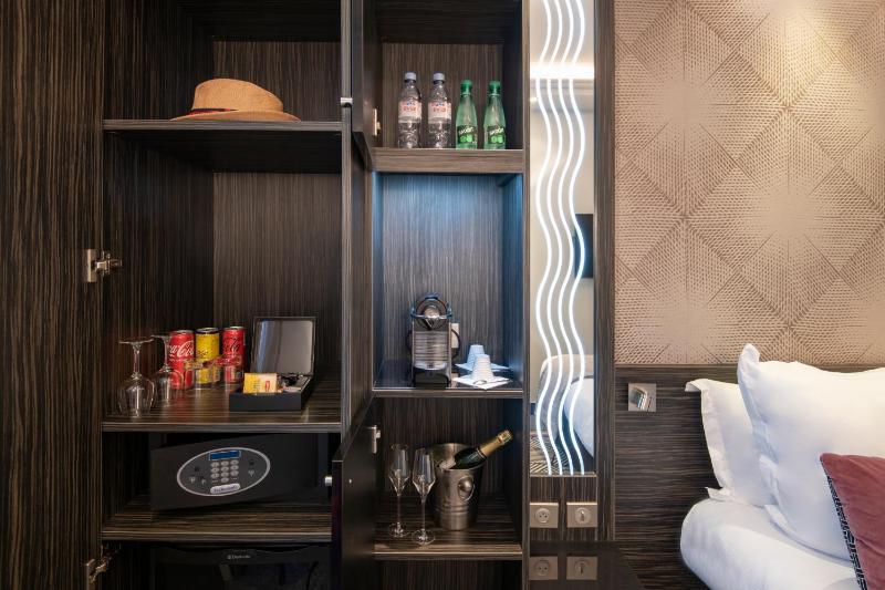 Superior Double Room with City View image 4