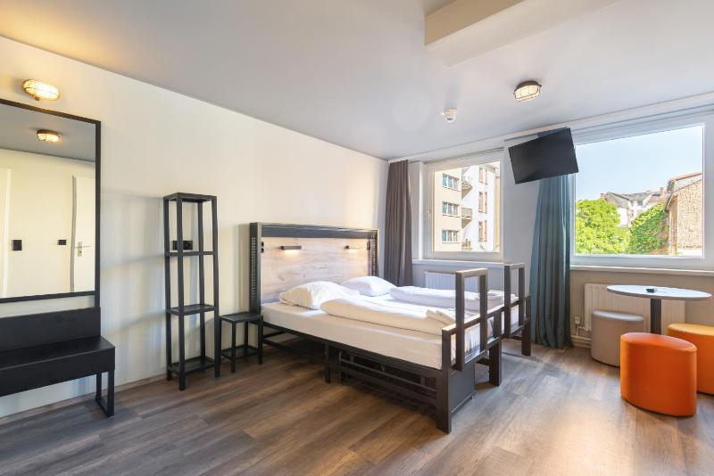 Quadruple Room image 4