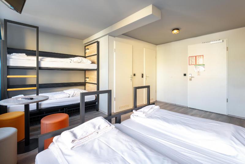 Quadruple Room image 3