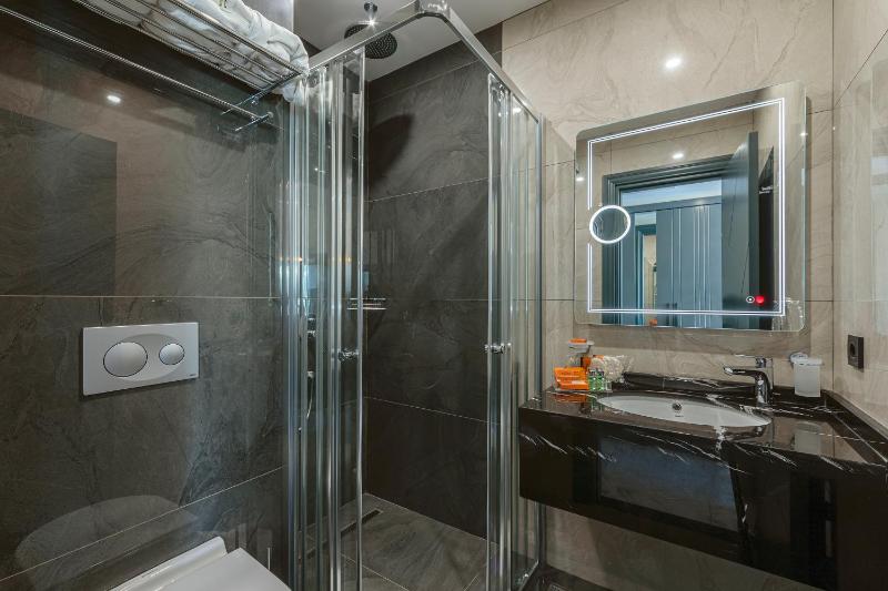 Superior Sea View Room with Terrace image 3