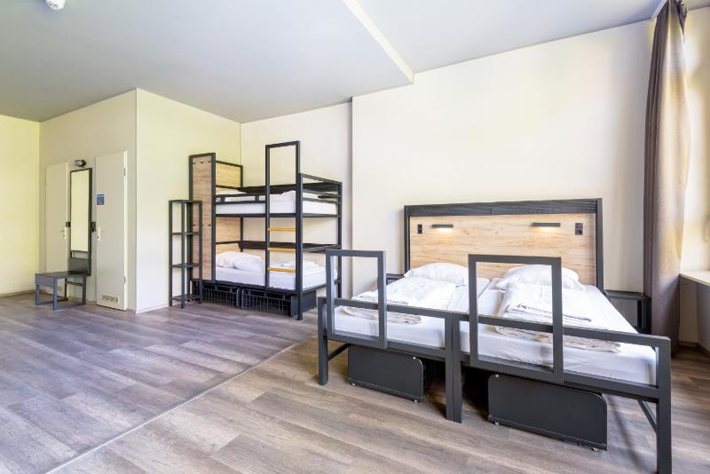 Bed in 8-Bed Dormitory Room image 2