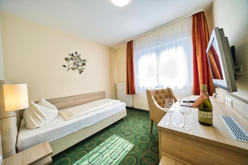 Single Room image 2