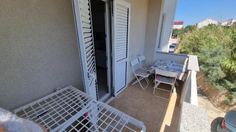 One-Bedroom Apartment image 2
