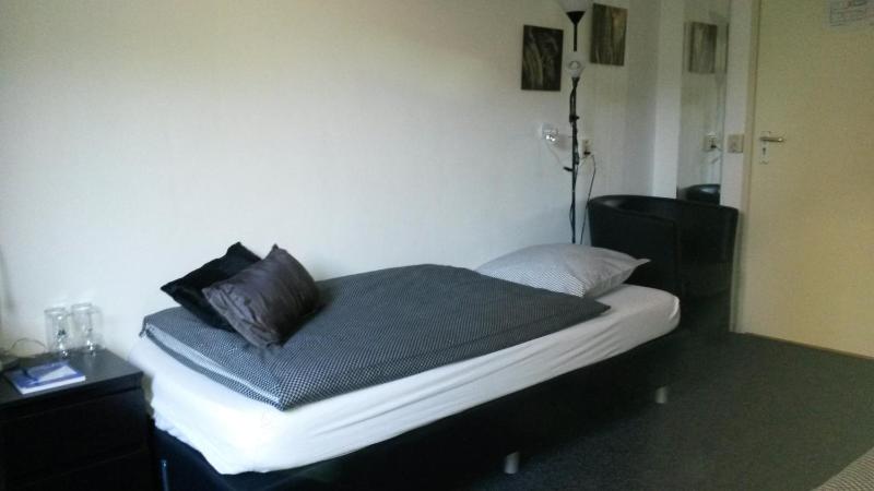Single Room with Shared Bathroom image 4