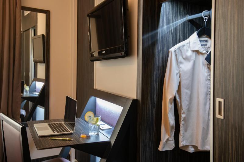 Superior Double Room with City View image 3