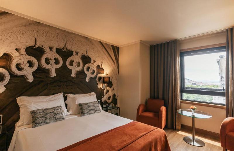 Standard Double or Twin Room image 4