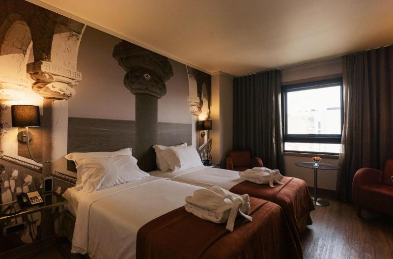 Standard Double or Twin Room image 3