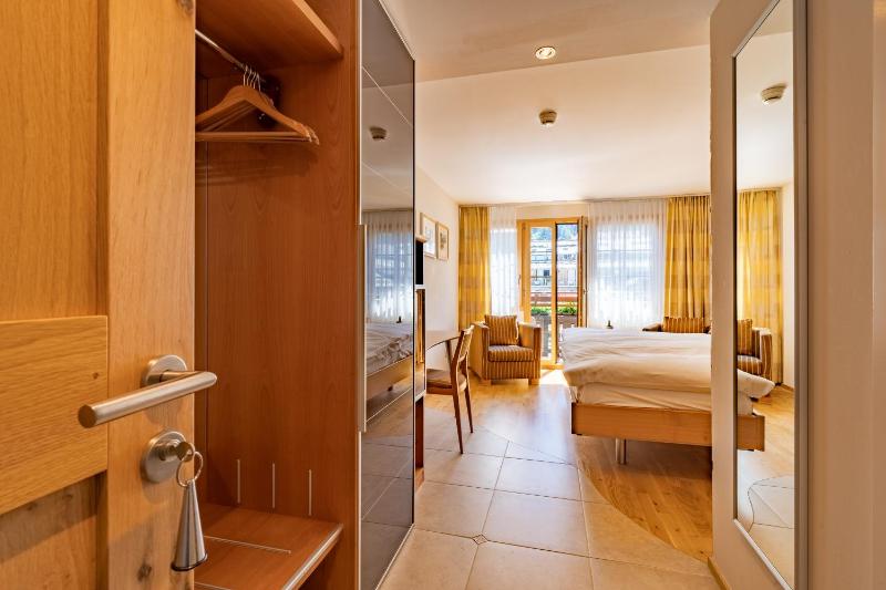 Double Room with Balcony image 3