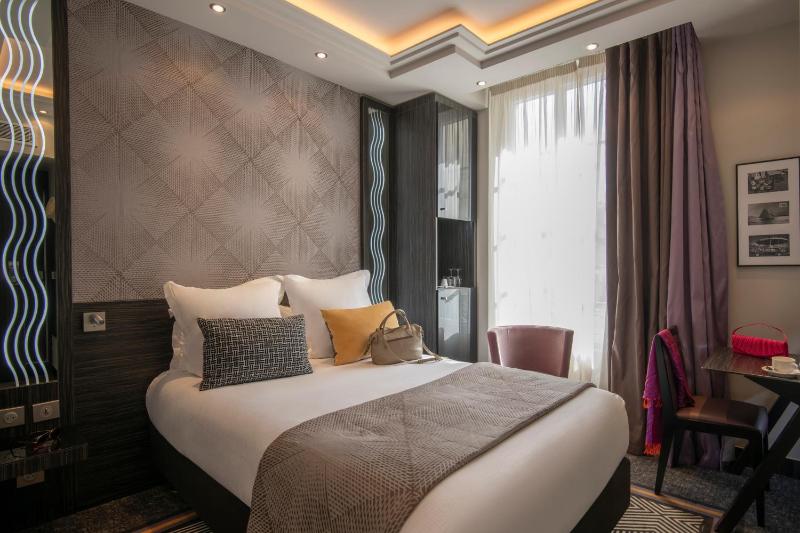 Superior Double Room with City View image 1