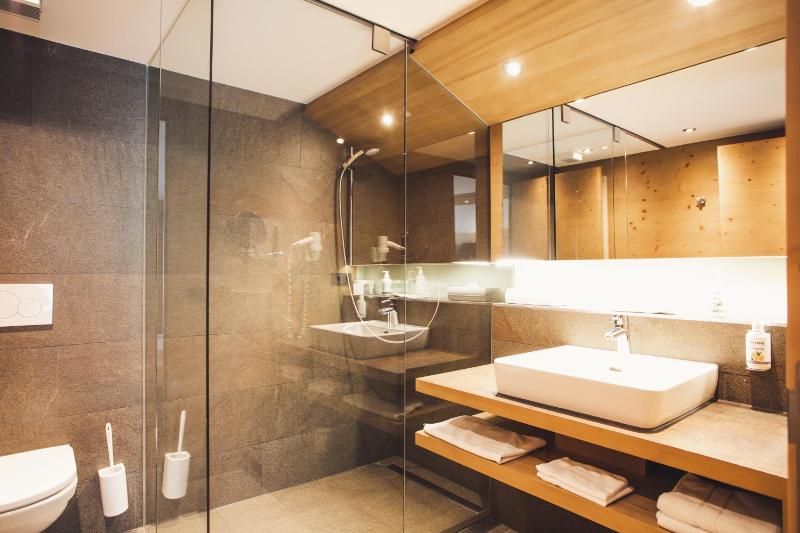 Deluxe Double Room image 2