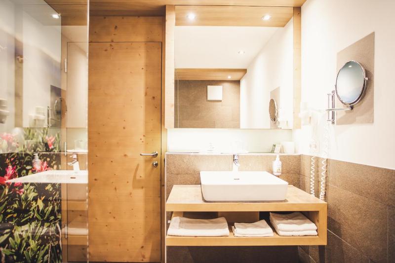 Deluxe Double Room image 4