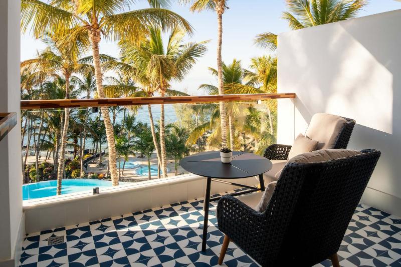 Superior Double or Twin Room with Sea View image 3