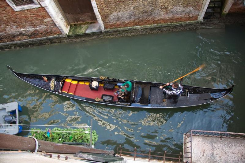 Quadruple Room with Canal View image 1