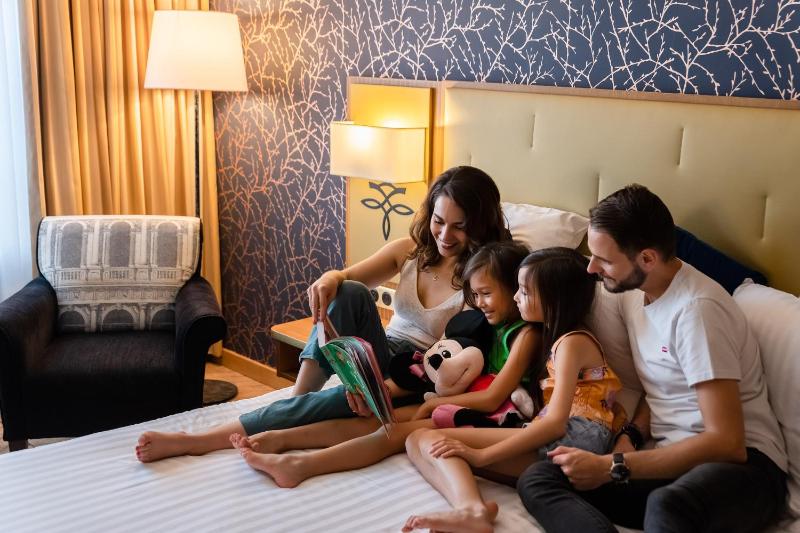 Family Room with Spa access image 4