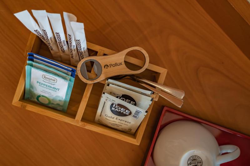 Small Single Room with Gallery image 4