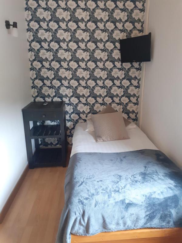 Triple Room with Private Bathroom image 4