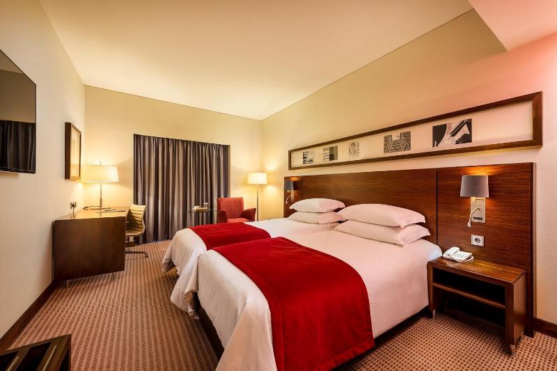 Twin Room image 3