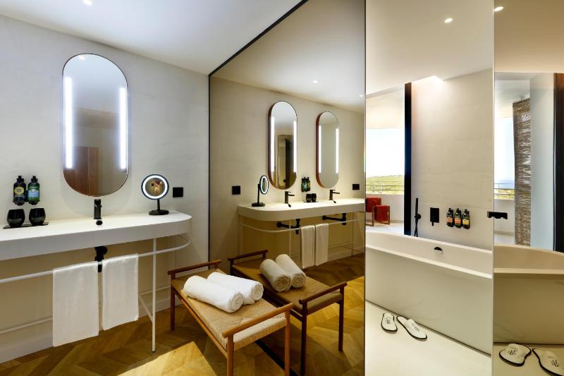 Junior Suite with Sea View image 3