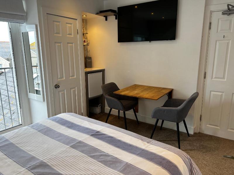 Standard Double Room image 4