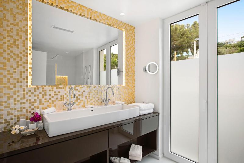 South West Suite with Sea View image 2