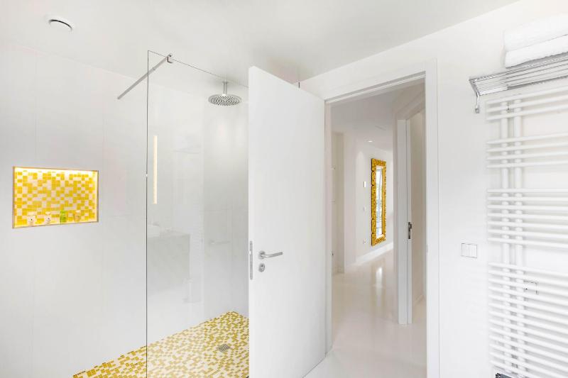 South West Suite with Sea View image 3