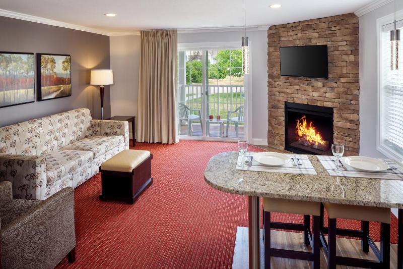 Deluxe Two-Bedroom Suite image 4