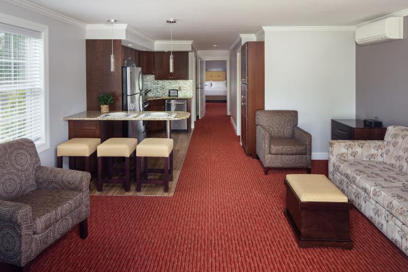 Deluxe Two-Bedroom Suite image 3