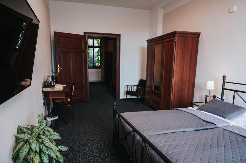 Standard Double Room image 3