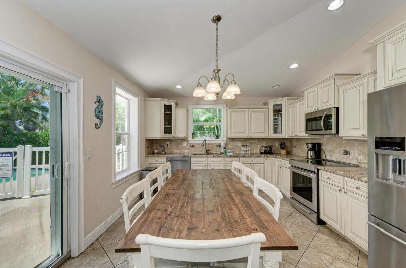 Endless Summer - 210-56th St - image 9