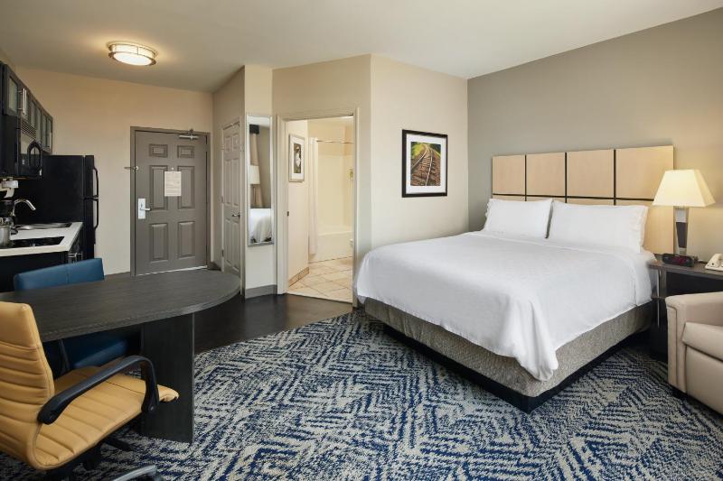 One-Bedroom King Suite image 4