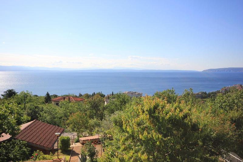 Two-Bedroom Apartment with Balcony and Sea View image 3