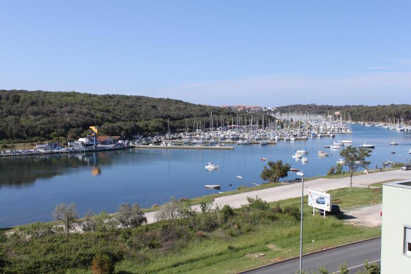 One-Bedroom Apartment with Balcony and Sea View image 3